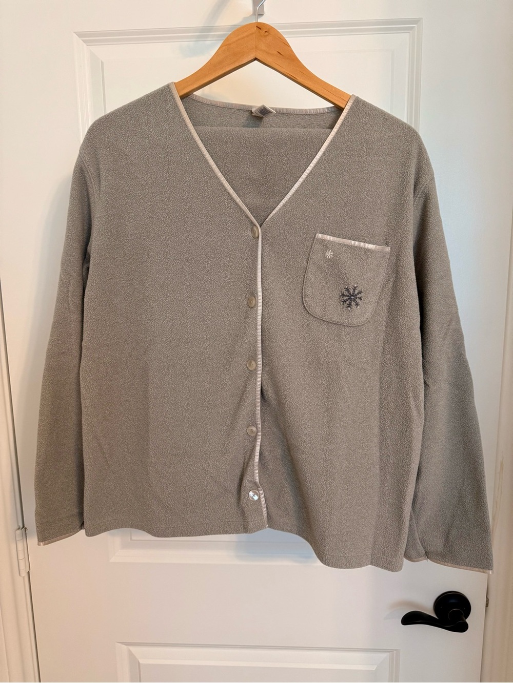 GAP Light Gray V-Neck Button 2-piece pajama set with Snowflake Pocket